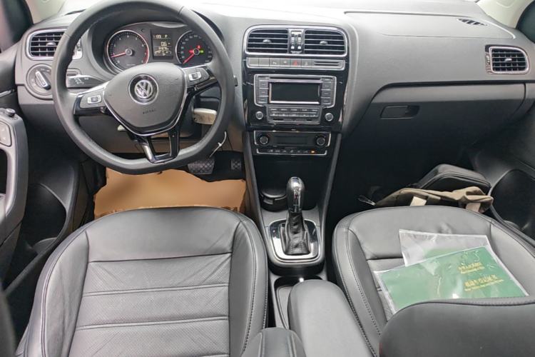 Used Volkswagen Polo 2014 1.6L Automatic Luxury Edition Center Console