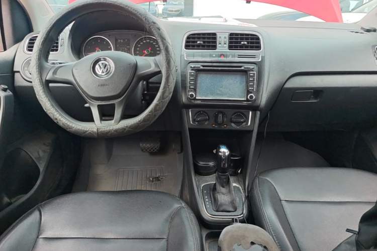 Used Volkswagen Polo 2014 1.6L Automatic Comfort Edition Center Console