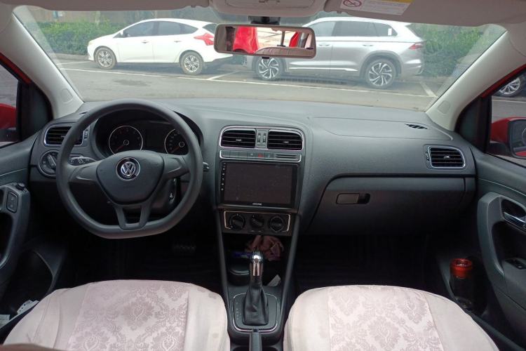 Used Volkswagen Polo 2014 1.6L Automatic Comfort Edition Center Console