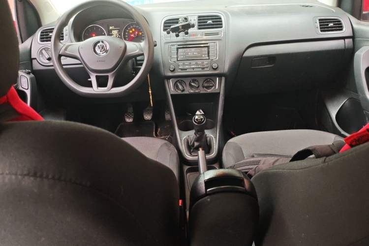 Used Volkswagen Polo 2014 1.6L Manual Comfort Edition Center Console