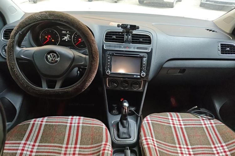 Used Volkswagen Polo 2014 1.4L Automatic Comfort Edition Center Console