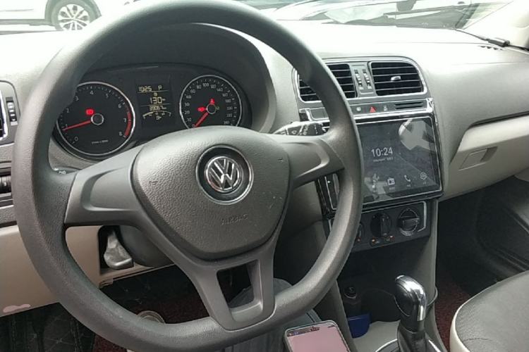 Used Volkswagen Polo 2014 1.4L Automatic Comfort Edition Center Console