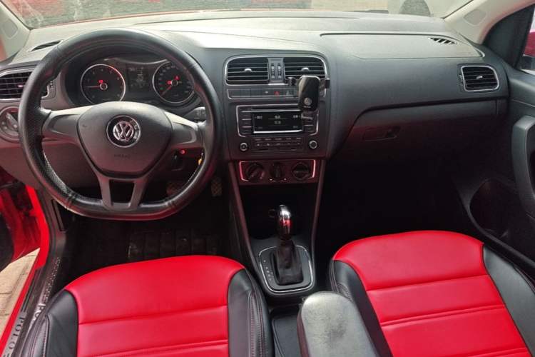 Used Volkswagen Polo 2014 1.6L Automatic Comfort Edition Center Console