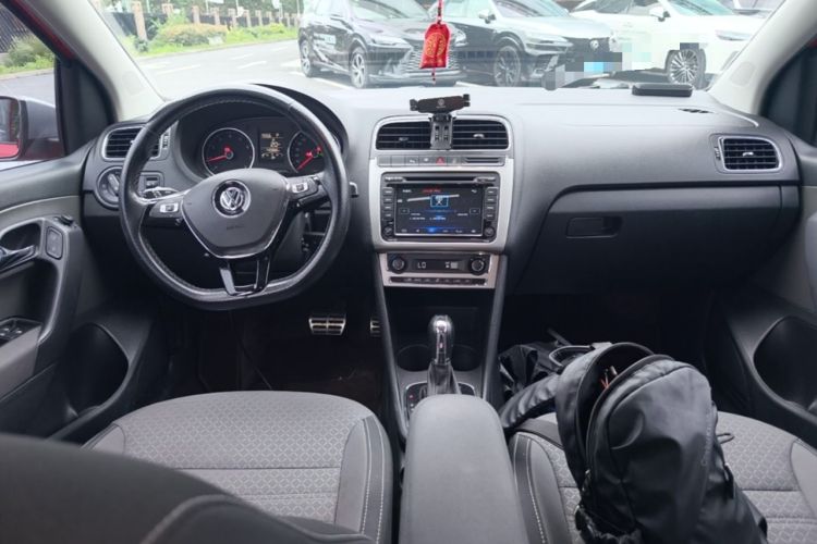 Used Volkswagen Polo 2014 1.6L Cross Polo Automatic Center Console