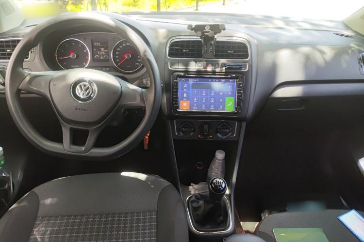 Used Volkswagen Polo 2014 1.6L Manual Comfort Edition Center Console