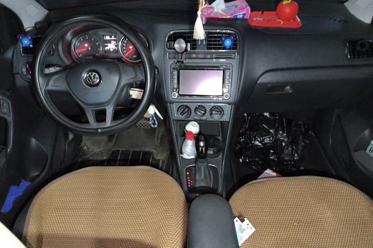 Used Volkswagen Polo 2014 1.6L Automatic Comfort Edition Center Console