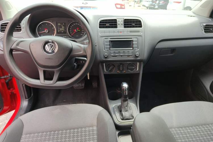 Used Volkswagen Polo 2014 1.4L Automatic Comfort Edition Center Console