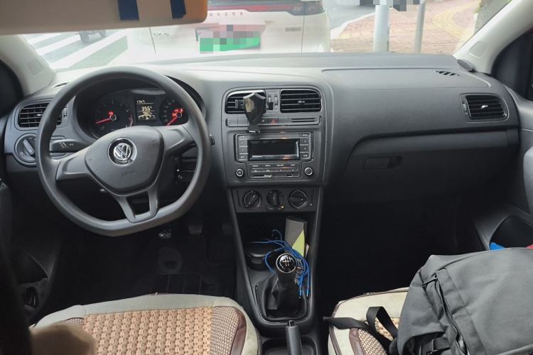Used Volkswagen Polo 2014 1.4L Manual Fashion Edition Center Console