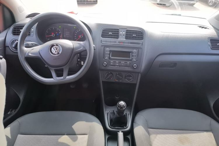 Used Volkswagen Polo 2014 1.4L Manual Fashion Edition Center Console
