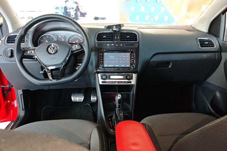 Used Volkswagen Polo 2014 1.6L Cross Polo Automatic Center Console