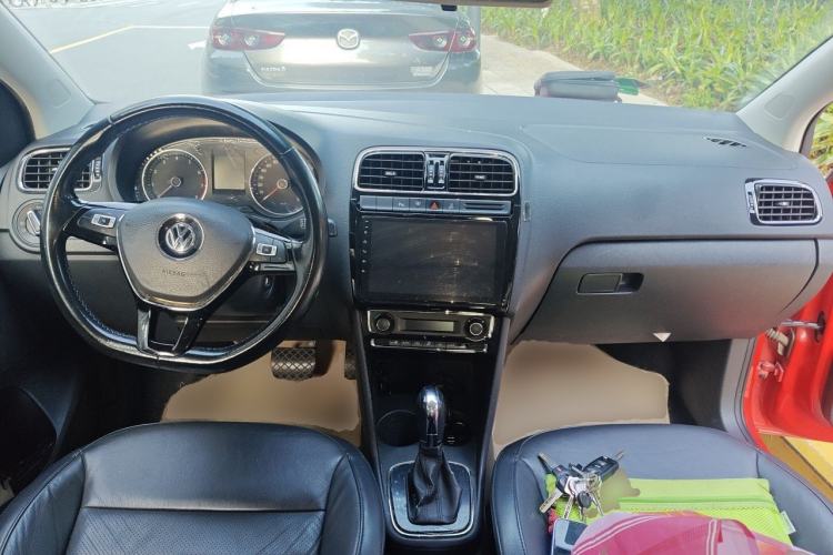 Used Volkswagen Polo 2014 1.6L Automatic Luxury Edition Center Console