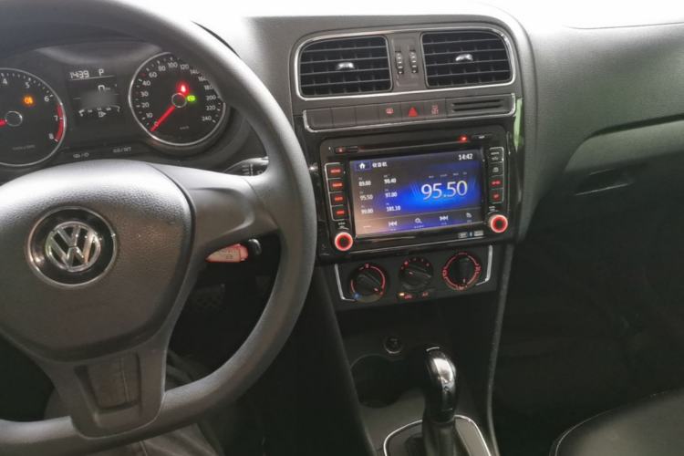 Used Volkswagen Polo 2014 1.6L Automatic Comfort Edition Center Console