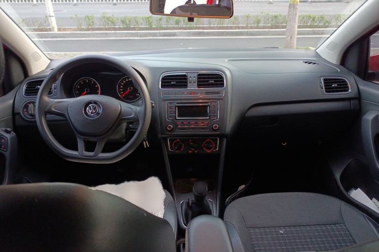Used Volkswagen Polo 2014 1.4L Manual Comfort Edition Center Console