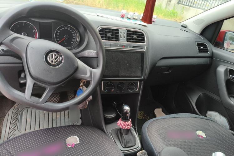 Used Volkswagen Polo 2014 1.6L Automatic Comfort Edition Center Console