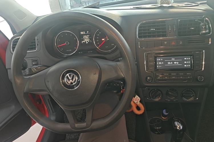Used Volkswagen Polo 2014 1.6L Automatic Comfort Edition Center Console
