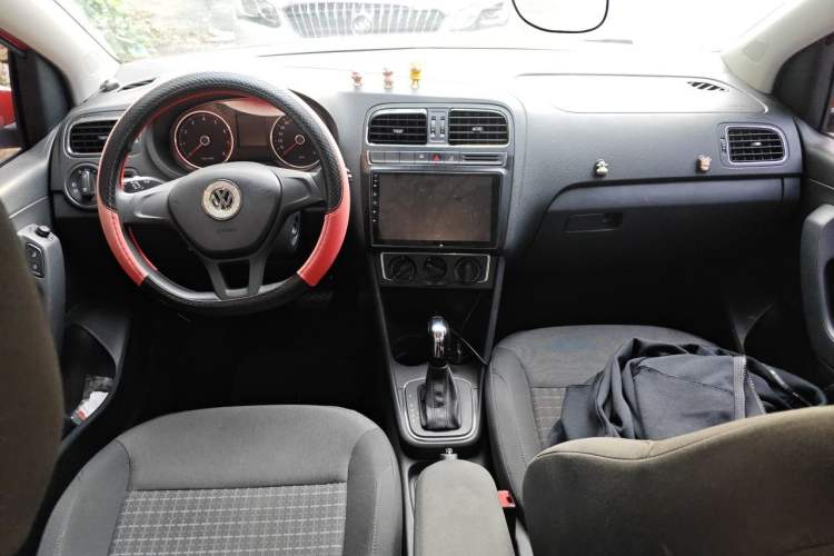Used Volkswagen Polo 2014 1.4L Automatic Comfort Edition Center Console