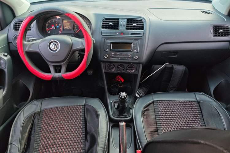 Used Volkswagen Polo 2014 1.4L Manual Fashion Edition Center Console