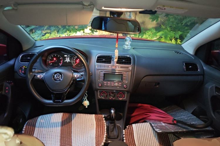 Used Volkswagen Polo 2014 1.6L Automatic Comfort Edition Center Console