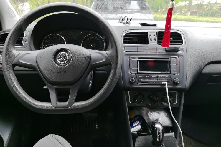 Used Volkswagen Polo 2014 1.6L Automatic Comfort Edition Center Console