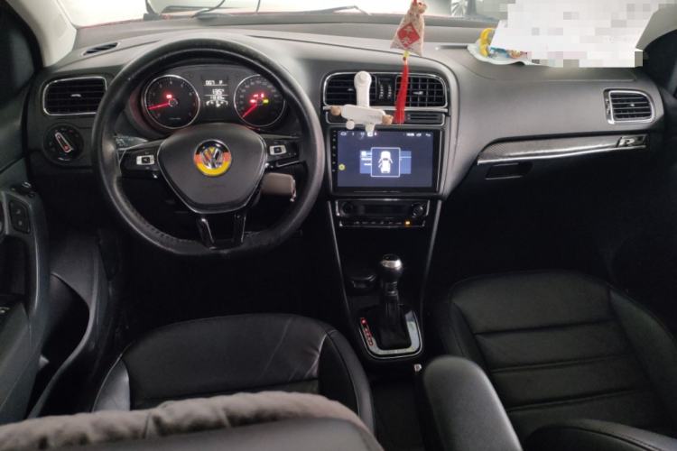 Used Volkswagen Polo 2014 1.6L Automatic Luxury Edition Center Console