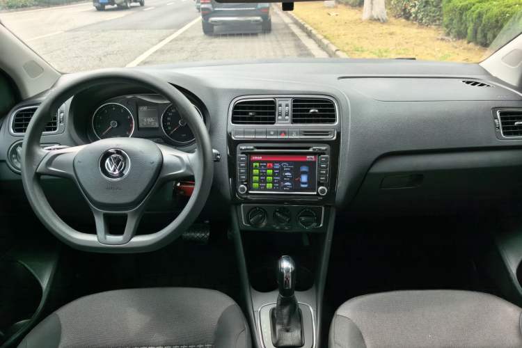 Used Volkswagen Polo 2014 1.6L Automatic Comfort Edition Center Console