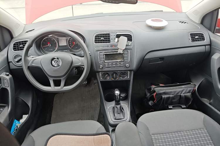 Used Volkswagen Polo 2014 1.6L Automatic Comfort Edition Center Console