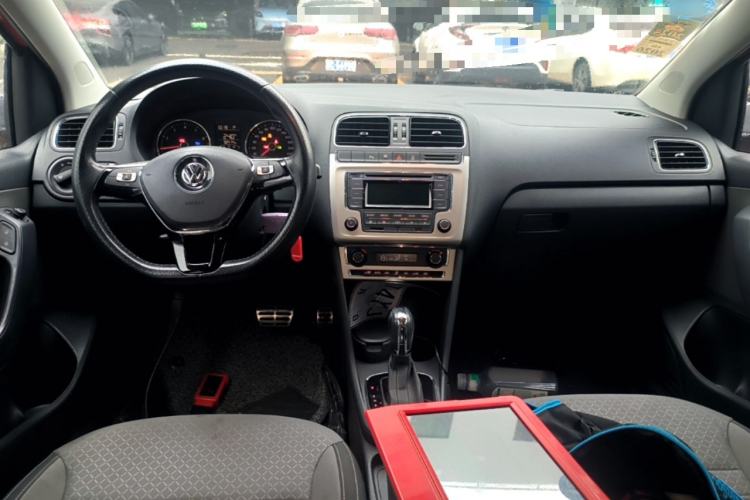 Used Volkswagen Polo 2014 1.6L Cross Polo Automatic Center Console