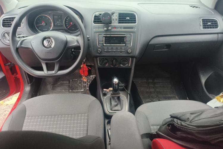 Used Volkswagen Polo 2014 1.6L Automatic Comfort Edition Center Console