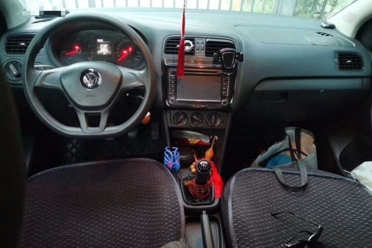 Used Volkswagen Polo 2014 1.4L Manual Fashion Edition Center Console