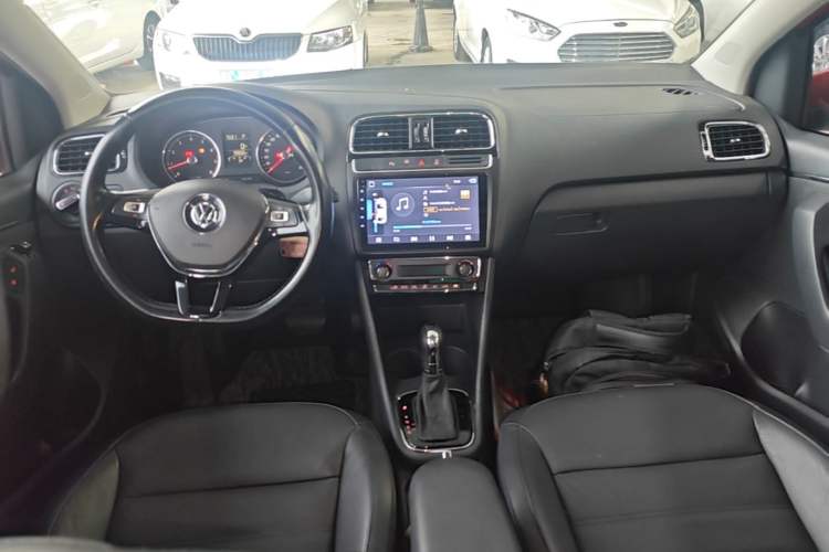 Used Volkswagen Polo 2014 1.6L Automatic Luxury Edition Center Console