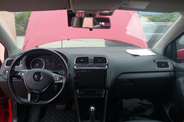 Used Volkswagen Polo 2014 1.6L Automatic Luxury Edition Center Console