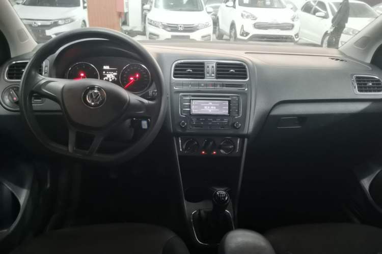 Used Volkswagen Polo 2014 1.6L Manual Comfort Edition Center Console
