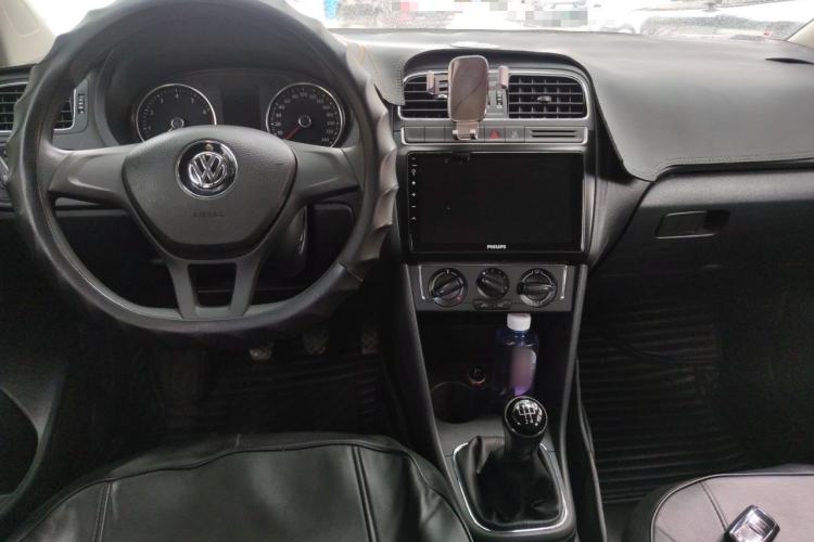 Used Volkswagen Polo 2014 1.6L Manual Comfort Edition Center Console