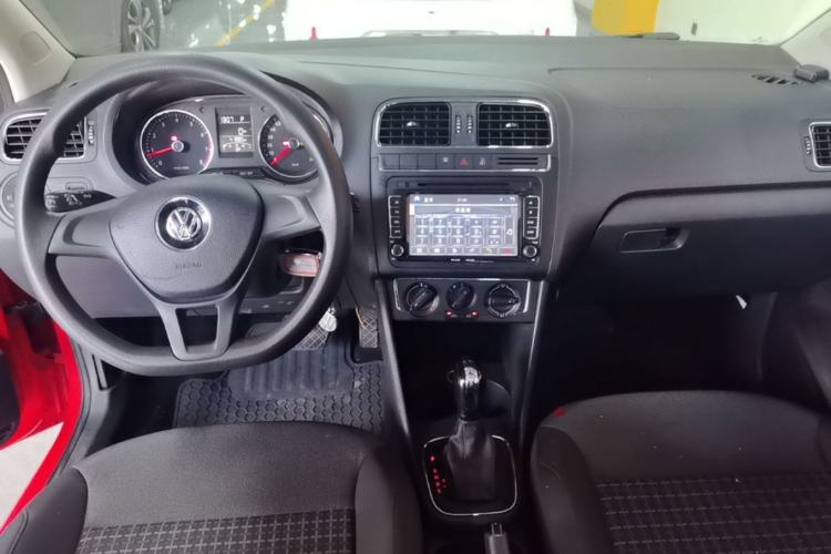 Used Volkswagen Polo 2014 1.6L Automatic Comfort Edition Center Console