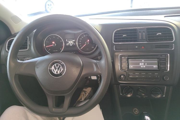 Used Volkswagen Polo 2014 1.6L Automatic Comfort Edition Center Console