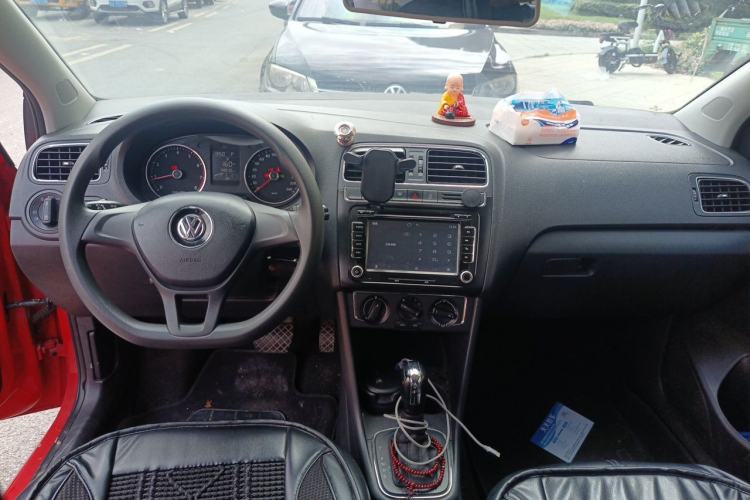 Used Volkswagen Polo 2014 1.6L Automatic Comfort Edition Center Console
