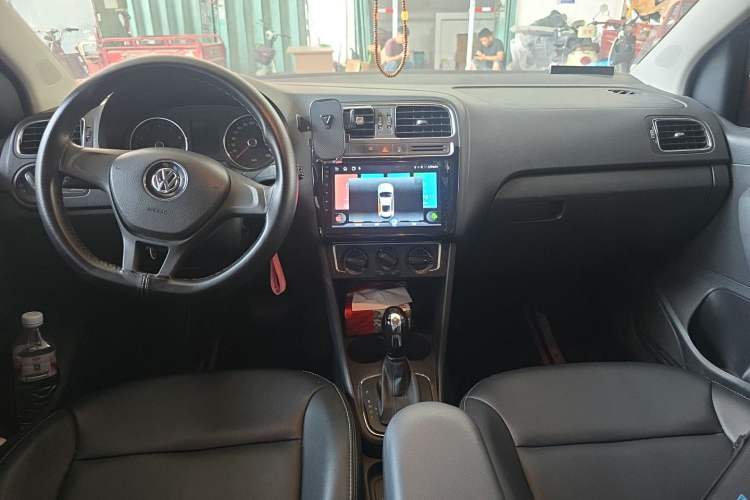 Used Volkswagen Polo 2014 1.6L Automatic Comfort Edition Center Console