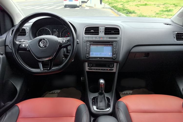 Used Volkswagen Polo 2014 1.6L Cross Polo Automatic Center Console