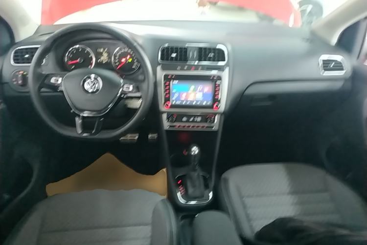 Used Volkswagen Polo 2014 1.6L Cross Polo Automatic Center Console