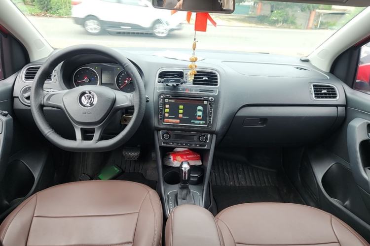 Used Volkswagen Polo 2014 1.4L Automatic Comfort Edition Center Console