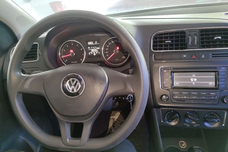 Used Volkswagen Polo 2014 1.6L Automatic Comfort Edition Center Console