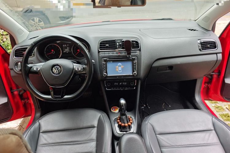 Used Volkswagen Polo 2014 1.6L Automatic Luxury Edition Center Console