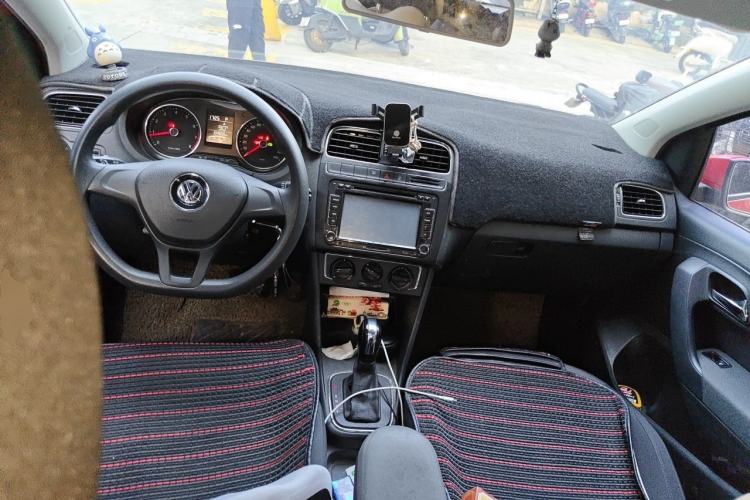 Used Volkswagen Polo 2014 1.6L Automatic Comfort Edition Center Console
