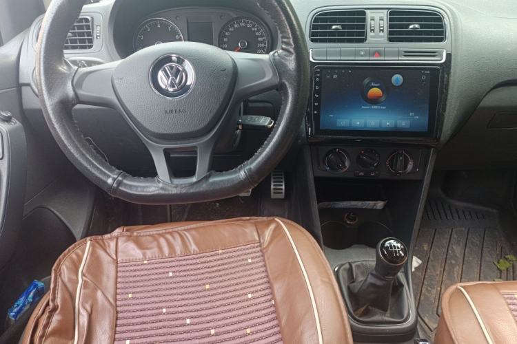 Used Volkswagen Polo 2014 1.4L Manual Fashion Edition Center Console