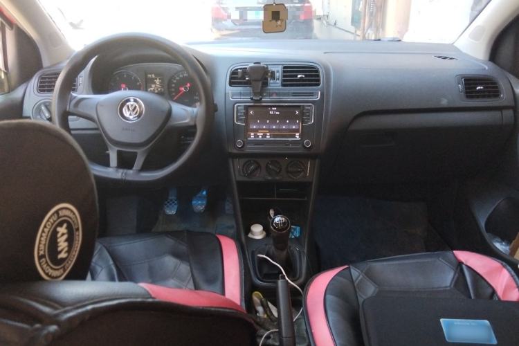 Used Volkswagen Polo 2014 1.4L Manual Fashion Edition Center Console