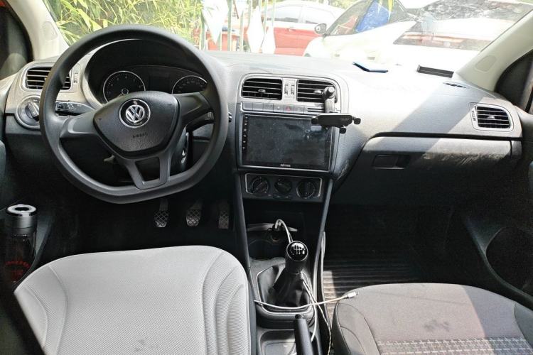 Used Volkswagen Polo 2014 1.6L Manual Comfort Edition Center Console