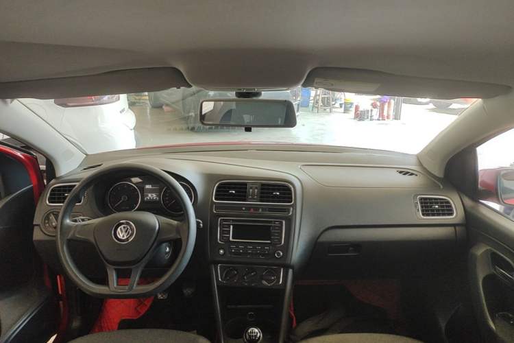 Used Volkswagen Polo 2014 1.6L Manual Comfort Edition Center Console