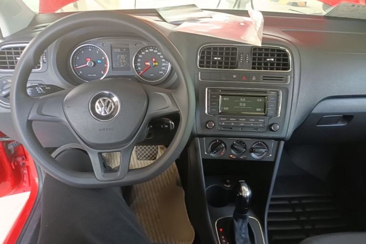 Used Volkswagen Polo 2014 1.6L Automatic Comfort Edition Center Console