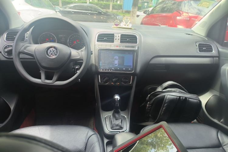 Used Volkswagen Polo 2014 1.6L Automatic Comfort Edition Center Console