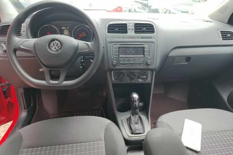 Used Volkswagen Polo 2014 1.6L Automatic Comfort Edition Center Console